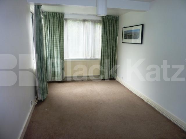 Fantastic two double bed apartment mins to regents park and camden tube Park Village East, Regents Park